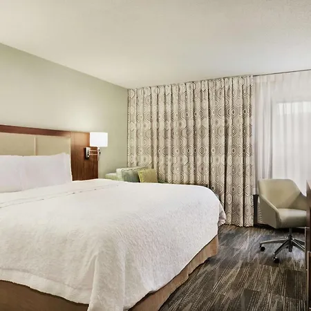 Hampton Inn Findlay-3
