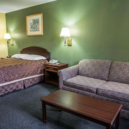 Rodeway Inn & Suites Plymouth Hwy 64-2