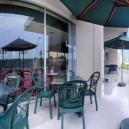 Travelodge By Wyndham Niagara Falls Fallsview-3
