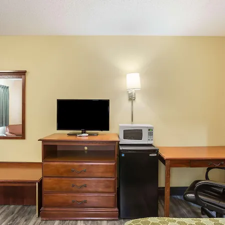 Econo Lodge-3