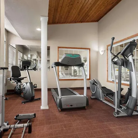 Ramada By Wyndham Elizabethtown-2