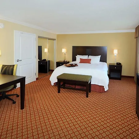 Hampton Inn & Suites Scottsboro-3