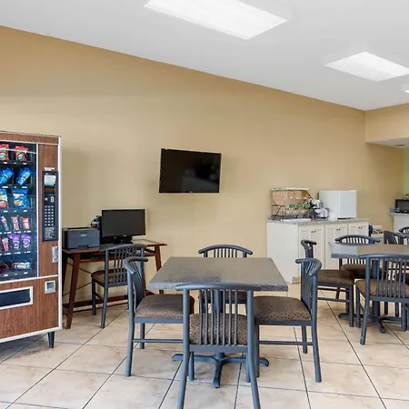 Econo Lodge Belton - Kansas City South-3