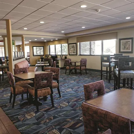 La Quinta By Wyndham Edmond-2
