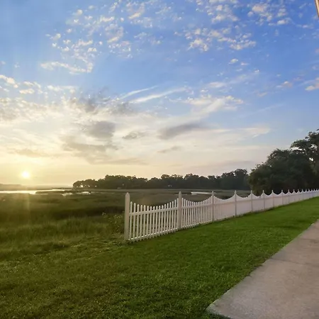 Howard Johnson By Wyndham Beaufort/Parris Island-3
