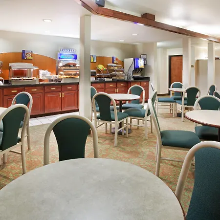 Hilton Garden Inn Colorado Springs Airport-3