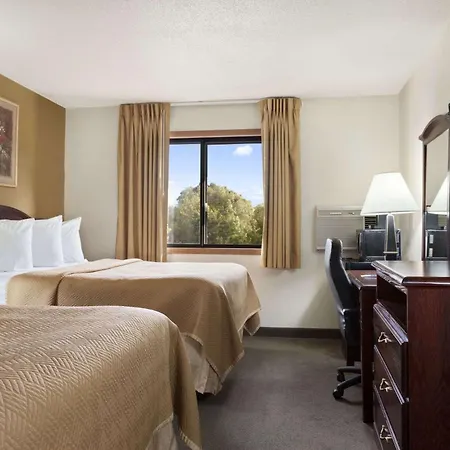 Travelodge By Wyndham La Porte/Michigan City Area-2