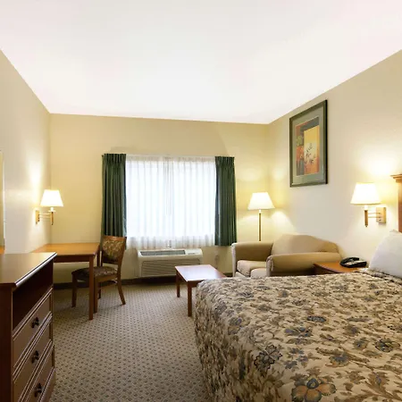 Days Inn By Wyndham San Antonio At Palo Alto-2