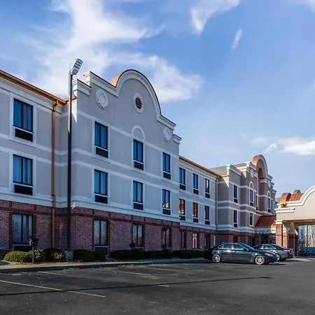 Comfort Inn & Suites Airport-American Way-3