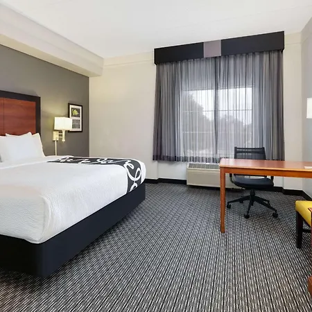 La Quinta By Wyndham Dallas North Central-2