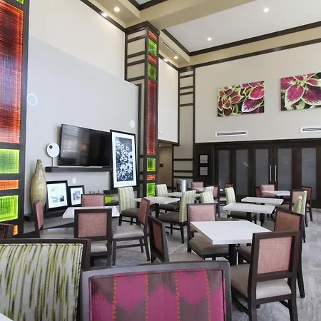 Hampton Inn & Suites Dallas Market Center-2