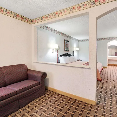 Super 8 By Wyndham Dallas South-3