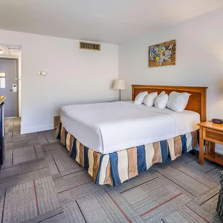 Riverside Hotel & Conference Center-3