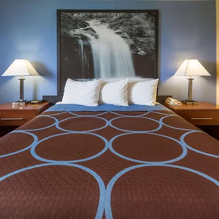 Super 8 By Wyndham Janesville-2