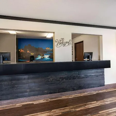 Super 8 By Wyndham Spokane Valley-3