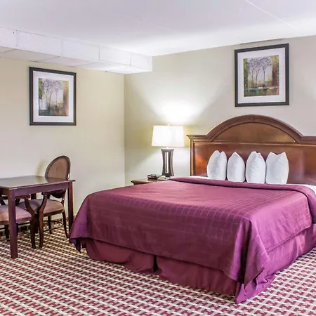 Quality Inn & Suites Fayetteville-2