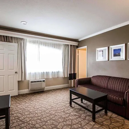 Comfort Suites San Clemente Beach-3