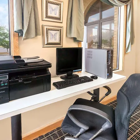 Days Inn & Suites By Wyndham Kalamazoo-2