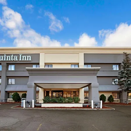 La Quinta Inn By Wyndham Detroit Canton-3