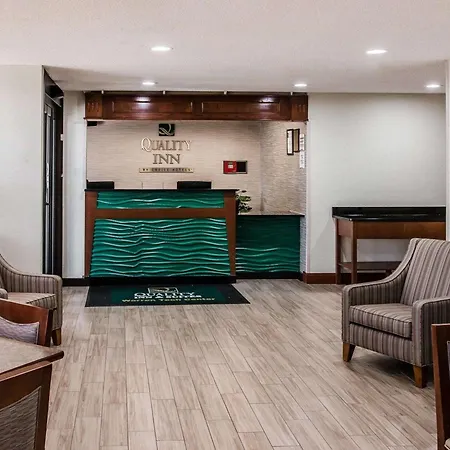 Quality Inn & Suites Warren - Detroit-2