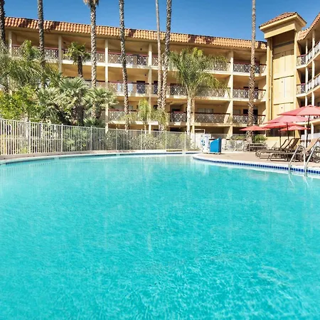 Ramada By Wyndham Burbank Airport-2