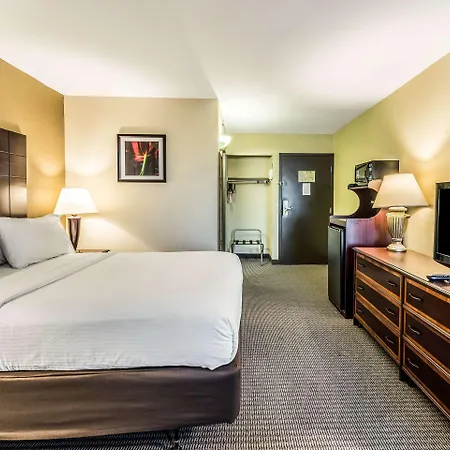 Clarion Hotel Cincinnati North-3