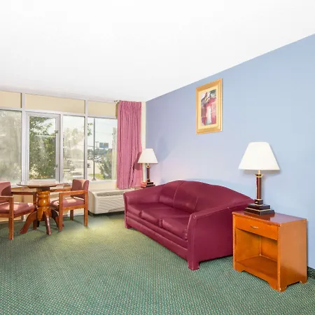 Days Inn & Suites By Wyndham Wichita East-2