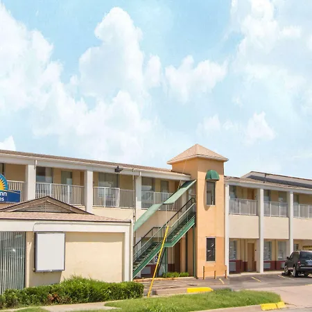 Days Inn & Suites By Wyndham Wichita East-3