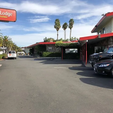 Econo Lodge Inn & Suites Oakland Airport-3