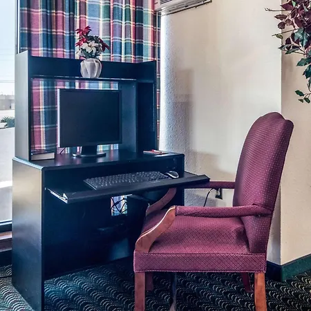 Econo Lodge Inn & Suites Conference Center Dublin-3