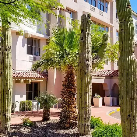 Comfort Inn & Suites Tempe Phoenix Sky Harbor Airport-3