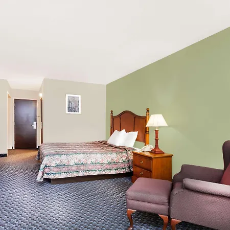 Days Inn & Suites By Wyndham Se Columbia Ft Jackson-2