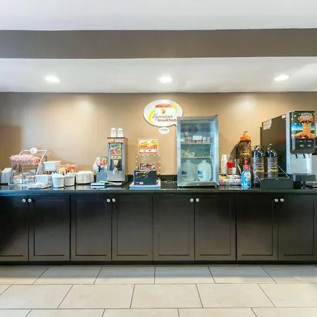 Super 8 By Wyndham Springfield East-2