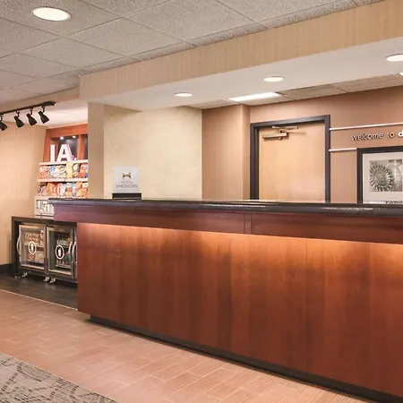Hampton Inn Des Moines-Airport-2