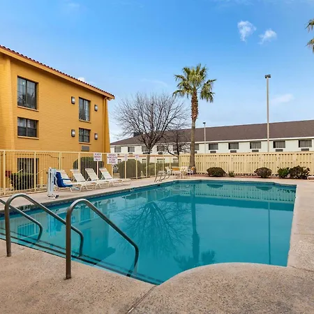 La Quinta Inn By Wyndham El Paso West-3