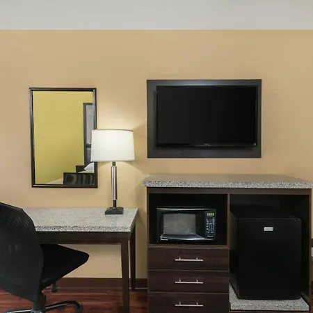 Super 8 By Wyndham Raleigh North East-2