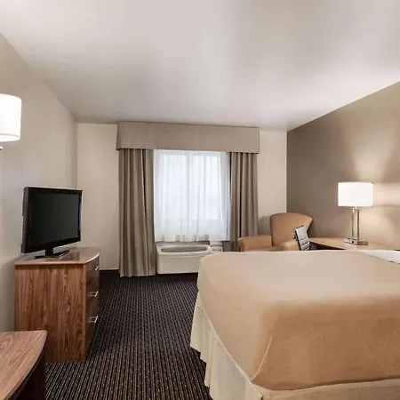 Baymont By Wyndham Buffalo-3