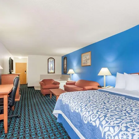 Days Inn & Suites By Wyndham Cambridge-3