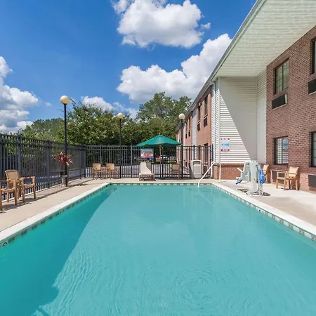 Days Inn & Suites By Wyndham Cambridge-2