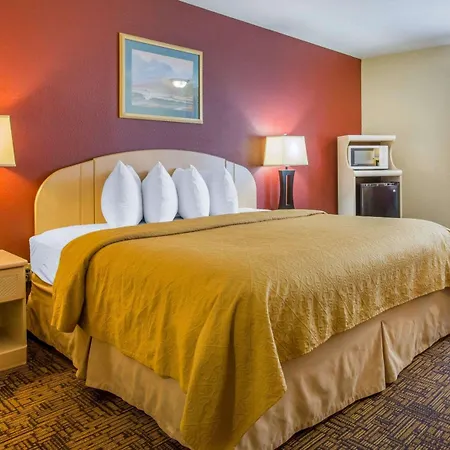 Quality Inn & Suites Weed-3