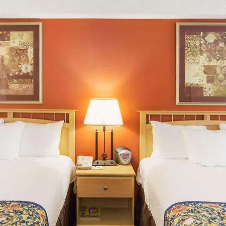 Days Inn By Wyndham Fremont-2