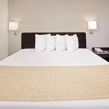 Travelodge By Wyndham College Park-3