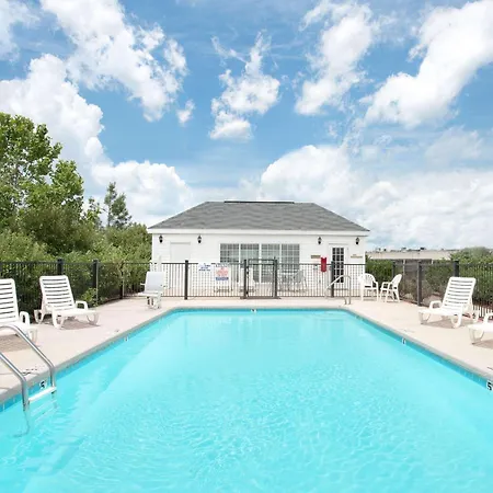 Baymont By Wyndham Roanoke Rapids-2