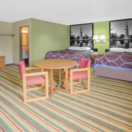 Super 8 By Wyndham Champaign-3