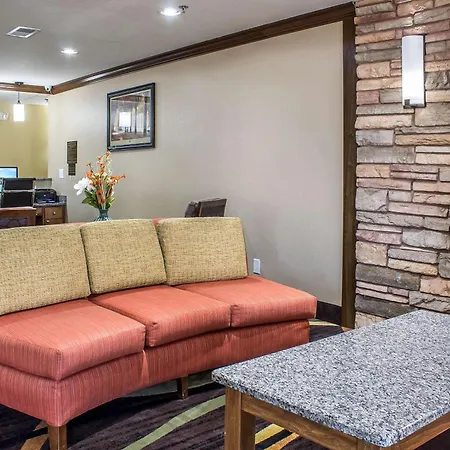 Comfort Inn & Suites Cedar Rapids North - Collins Road-2