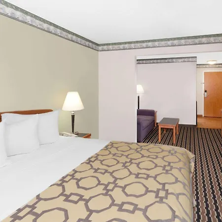 Baymont By Wyndham Fort Wayne-2