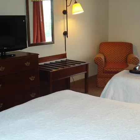 Hampton Inn Emporia-3