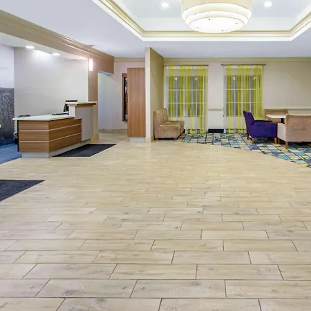 La Quinta By Wyndham Lake Charles Casino Area-3