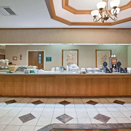 La Quinta By Wyndham Overland Park-3