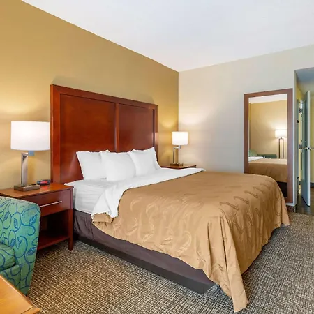 Quality Inn & Suites Olde Town-3